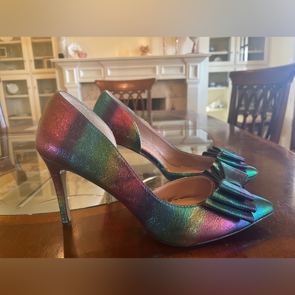 Betsey Johnson Sz 10 Stilettos, Rainbow High Heels Metallic Fancy Bow Pumps - Picture 3 of 9